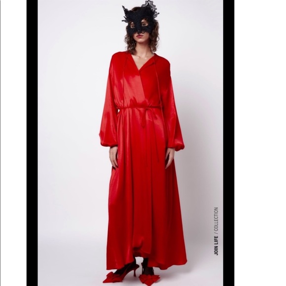 Zara red viscose flowy limited edition Halloween cape dress with black mask - Picture 6 of 16